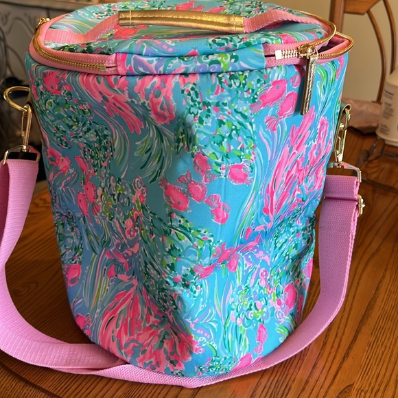Lilly Pulitzer beach cooler in excellent condition. - Picture 2 of 5